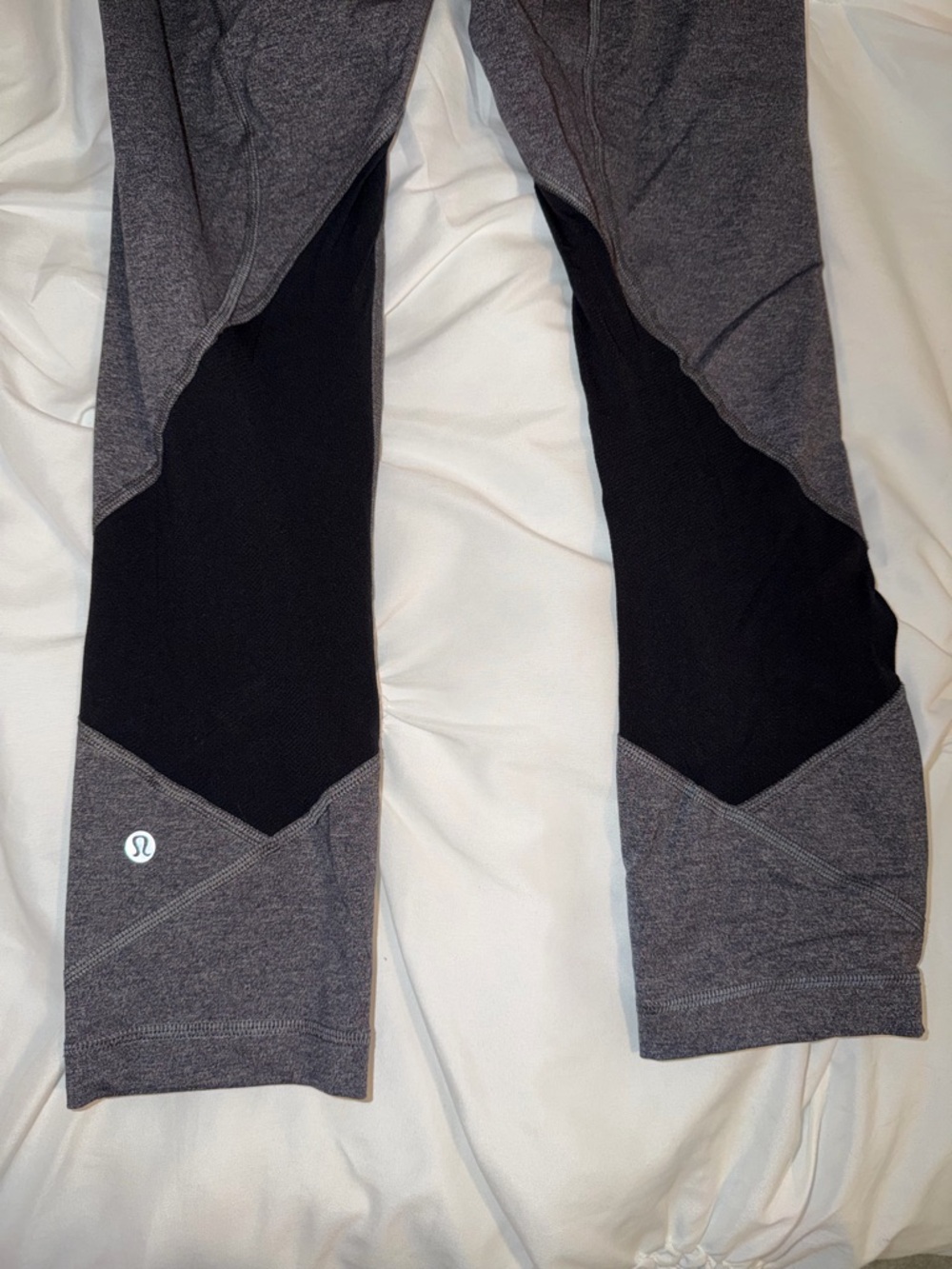 Lululemon Gray & Black Athletic 3/4 Leggings - Size 4